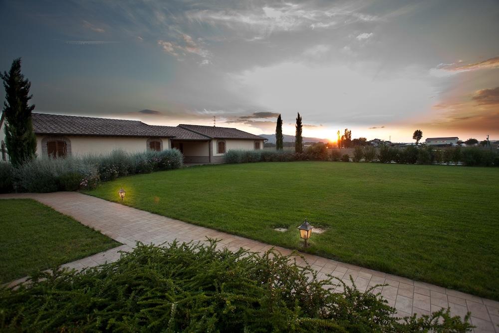 Agriturismo Le Rondini Di Francesco Di Assisi Cannara Bagian luar foto