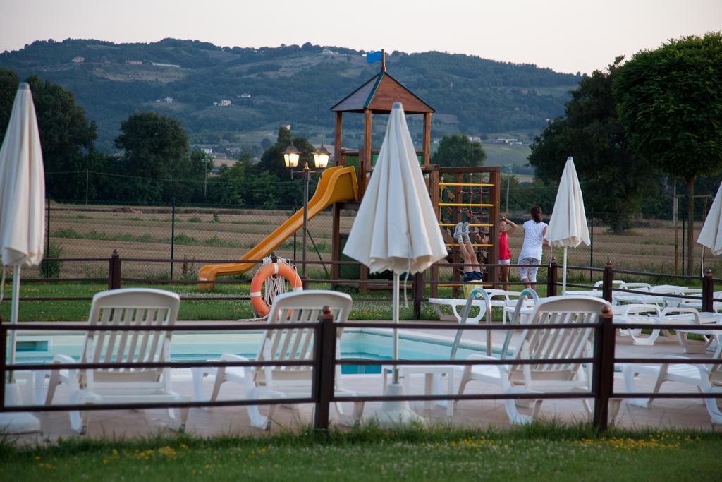 Agriturismo Le Rondini Di Francesco Di Assisi Cannara Bagian luar foto