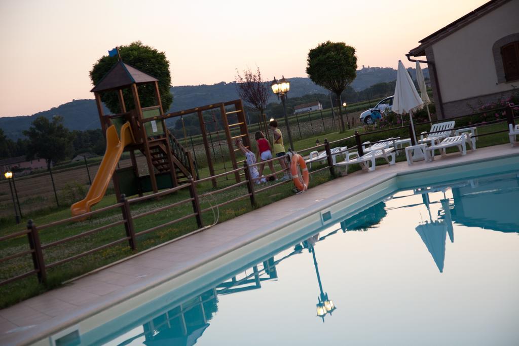Agriturismo Le Rondini Di Francesco Di Assisi Cannara Bagian luar foto
