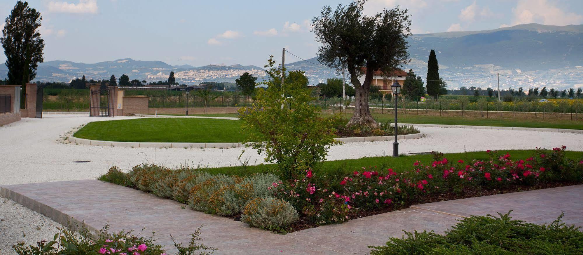 Agriturismo Le Rondini Di Francesco Di Assisi Cannara Bagian luar foto