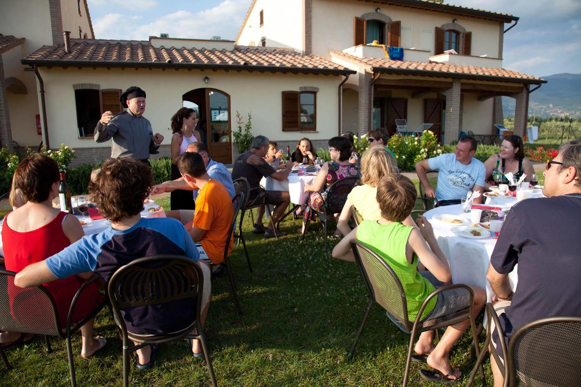 Agriturismo Le Rondini Di Francesco Di Assisi Cannara Bagian luar foto