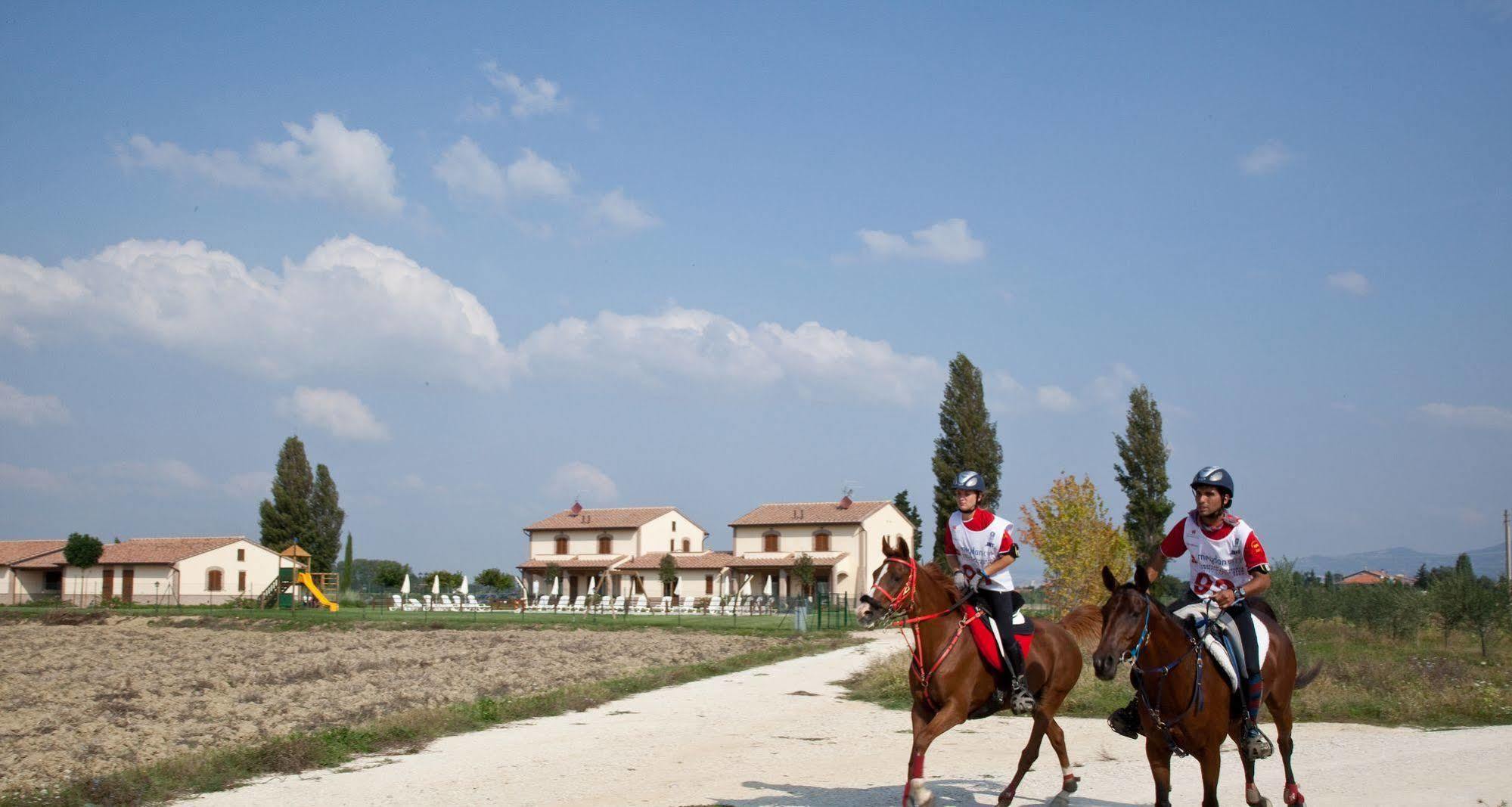 Agriturismo Le Rondini Di Francesco Di Assisi Cannara Bagian luar foto