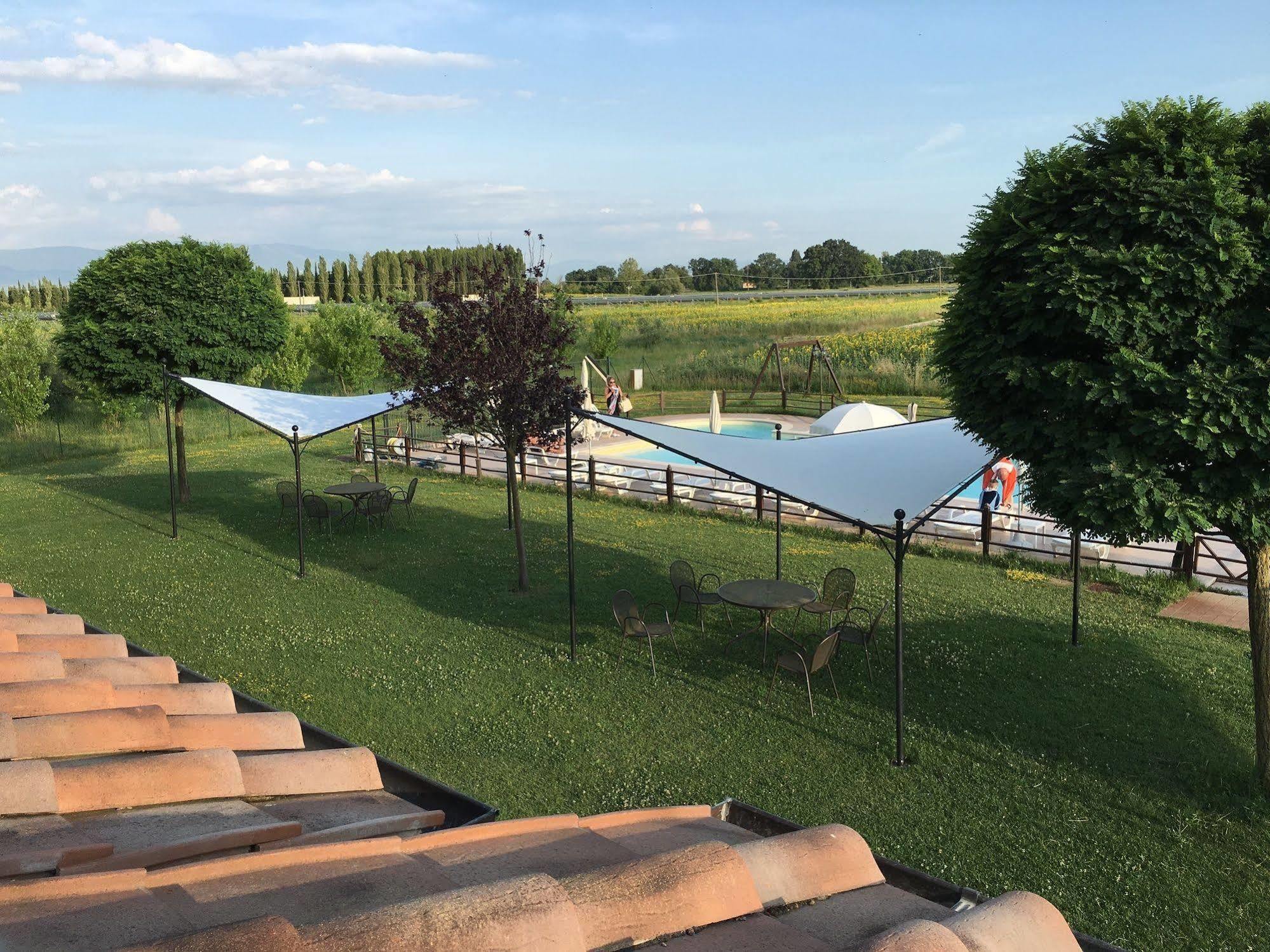 Agriturismo Le Rondini Di Francesco Di Assisi Cannara Bagian luar foto